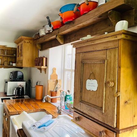 The Beehive, Ground Floor Apartment In Norfolk, No Shared Amenities Downham Market Eksteriør billede