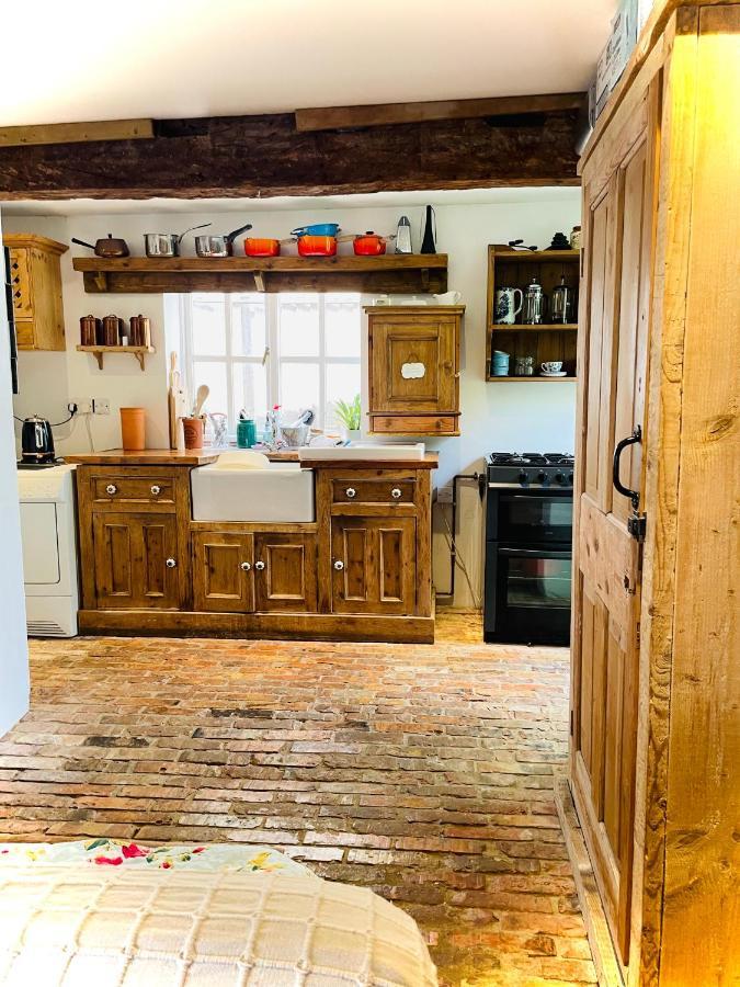 The Beehive, Ground Floor Apartment In Norfolk, No Shared Amenities Downham Market Eksteriør billede
