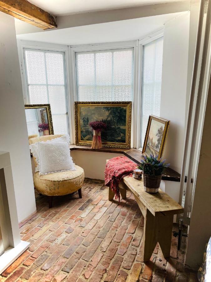 The Beehive, Ground Floor Apartment In Norfolk, No Shared Amenities Downham Market Eksteriør billede