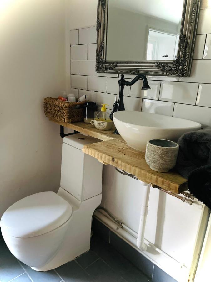 The Beehive, Ground Floor Apartment In Norfolk, No Shared Amenities Downham Market Eksteriør billede