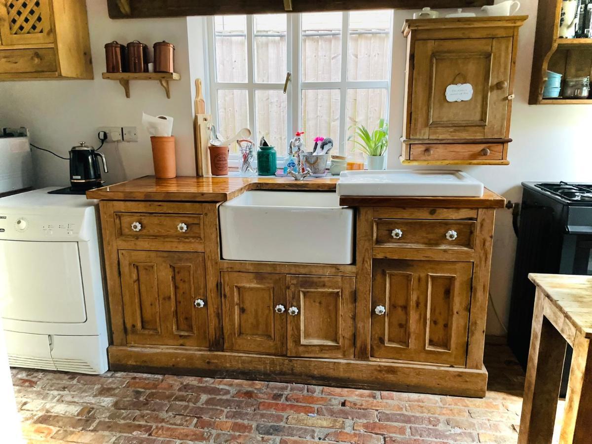 The Beehive, Ground Floor Apartment In Norfolk, No Shared Amenities Downham Market Eksteriør billede