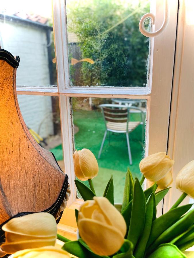 The Beehive, Ground Floor Apartment In Norfolk, No Shared Amenities Downham Market Eksteriør billede