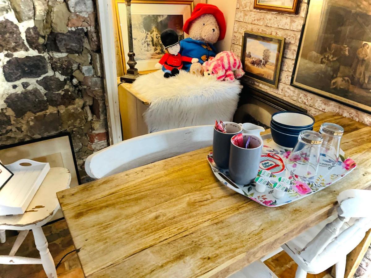 The Beehive, Ground Floor Apartment In Norfolk, No Shared Amenities Downham Market Eksteriør billede