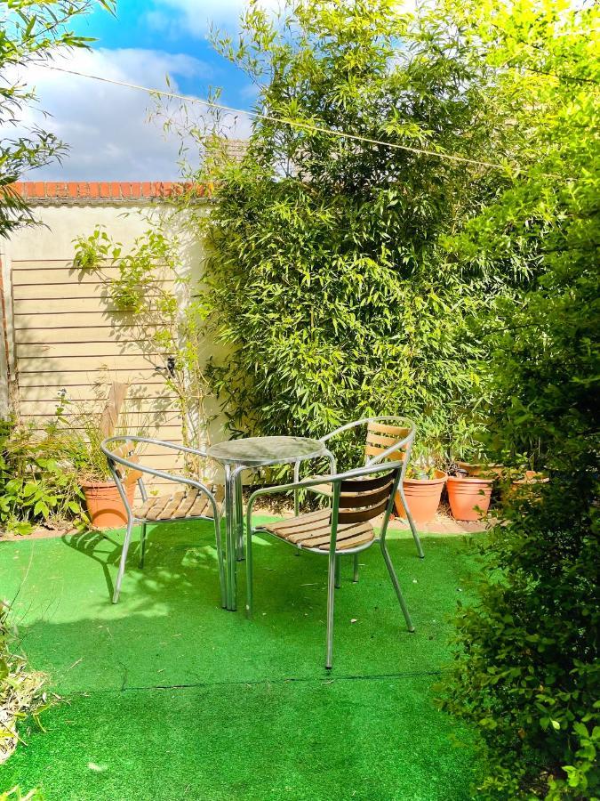 The Beehive, Ground Floor Apartment In Norfolk, No Shared Amenities Downham Market Eksteriør billede